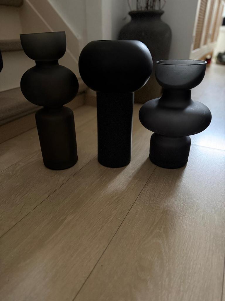 Vazen Zwart, Enlèvement, Comme neuf