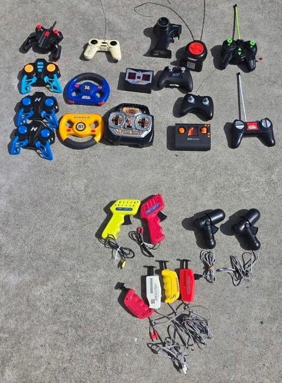 Lot RC zenders + slotcar controllers 16 stuks, Ophalen of Verzenden, Gebruikt