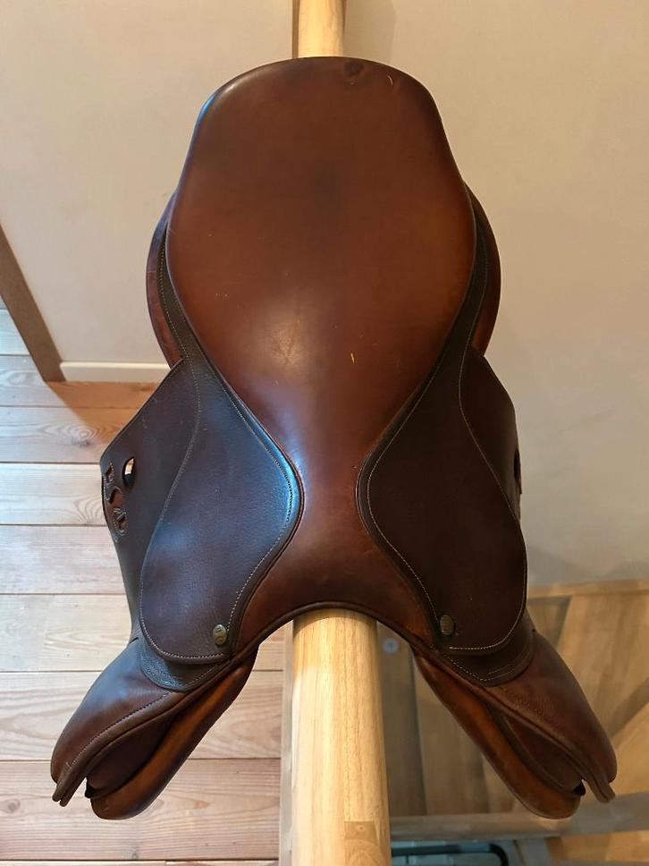 Bruno Delgrange springzadel 17.5 maat 29 – Topkwaliteit, Dieren en Toebehoren, Paarden en Pony's | Zadels, Gebruikt, Springen