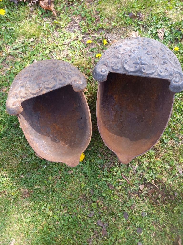 2 gietijzeren plantenbakken  tuinvaas, Ophalen