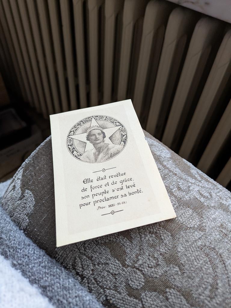 K.Astrid herdenkingsprentje, Verzamelen, Koningshuis en Royalty, Ophalen of Verzenden, Zo goed als nieuw, Kaart, Foto of Prent