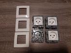 4 prises blanches avec photos Legrand, Bricolage & Construction, Électricité & Câbles, Enlèvement, Neuf, Interrupteur