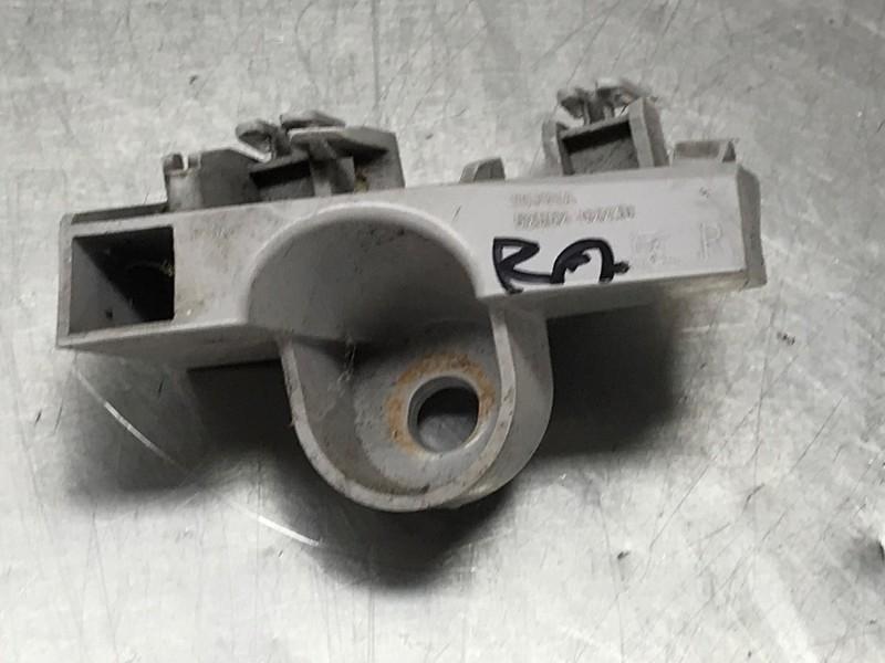 SUPPORT PARE-CHOCS ARRIÈRE DROIT Toyota (|5257502100|), Utilisé, Toyota