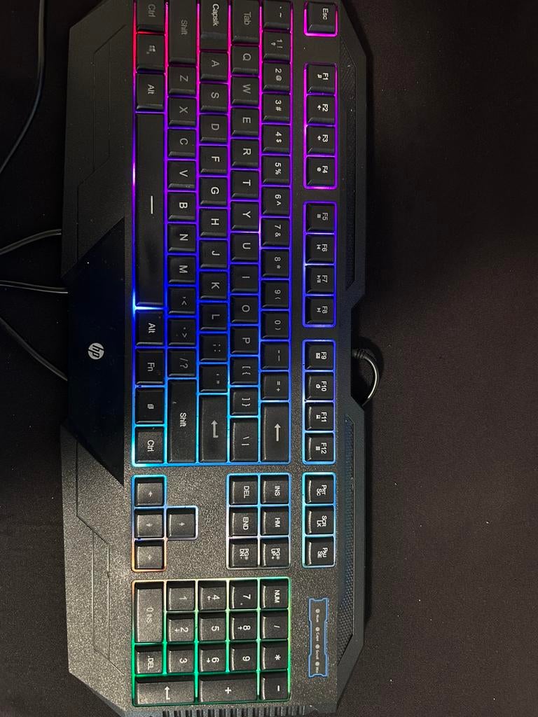 RGB gaming Toetsenbord+ RGB Muis + RGB Mat en Headset, Ophalen, Gebruikt, Gaming toetsenbord, Qwerty