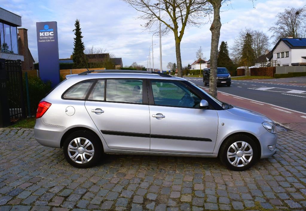 Skoda Fabia 1.2HTP/1st Owner/HISTORY/GARANTIE, Auto's, Voorwielaandrijving, Euro 5, Stof, Zwart