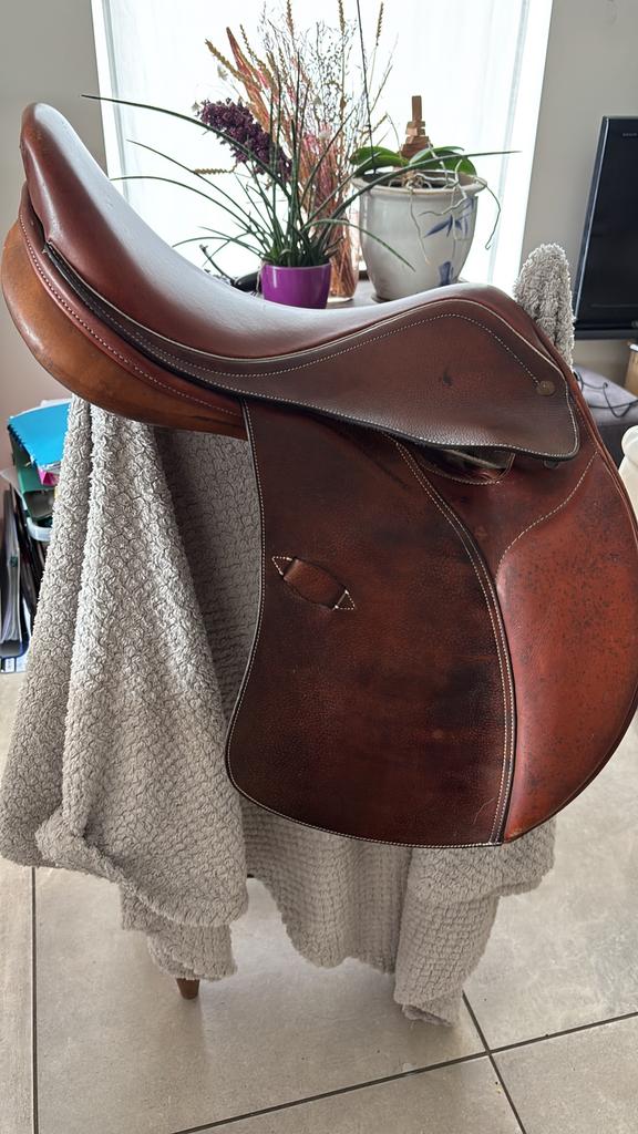 Springzadel 17,5 inch, Animaux & Accessoires, Chevaux & Poneys | Selles, Comme neuf, Obstacle, Enlèvement