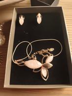 Set oorringen en halsketting met hanger, Ophalen