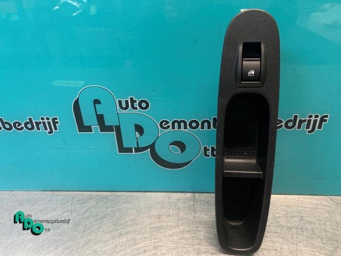 Commutateur vitre électrique d'un Fiat Punto Evo (Punto Evo, Autos : Pièces & Accessoires, Tableau de bord & Interrupteurs, Fiat