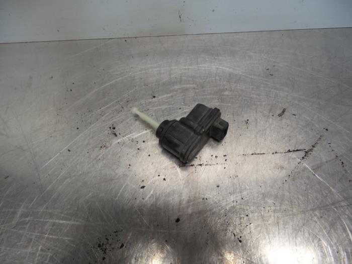 Moteur phare d'un Volkswagen Caddy (Caddy 95-), Autos : Pièces & Accessoires, Éclairage, Volkswagen, Utilisé, 3 mois de garantie