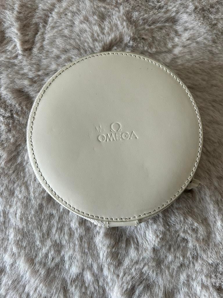 Omega fine leather , coin purse, Overige merken, Gebruikt, Beige, Ophalen of Verzenden