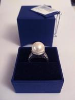 Zilveren ring met een grote bolvormige parel, Handtassen en Accessoires, Ringen, 18 tot 19, Verzenden, Nieuw, Dame