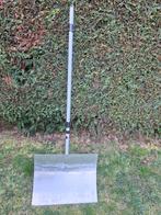 Pelle à neige en aluminium, Enlèvement