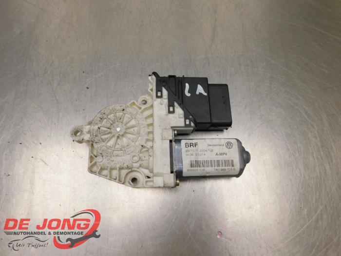 Moteur de vitre portière d'un Volkswagen Touran, Autos : Pièces & Accessoires, Volkswagen, -, 3 mois de garantie, Utilisé