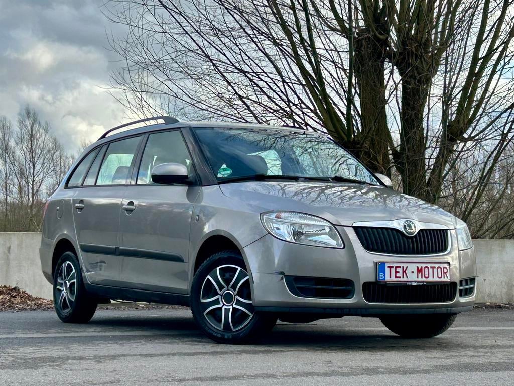 SKODA FABIA 1.2 BENZINE, GEKEURD, AIRCO, TREKHAAK, PROPER!!, Auto's, 1198 cc, Euro 4, Fabia, Verlengde garantie