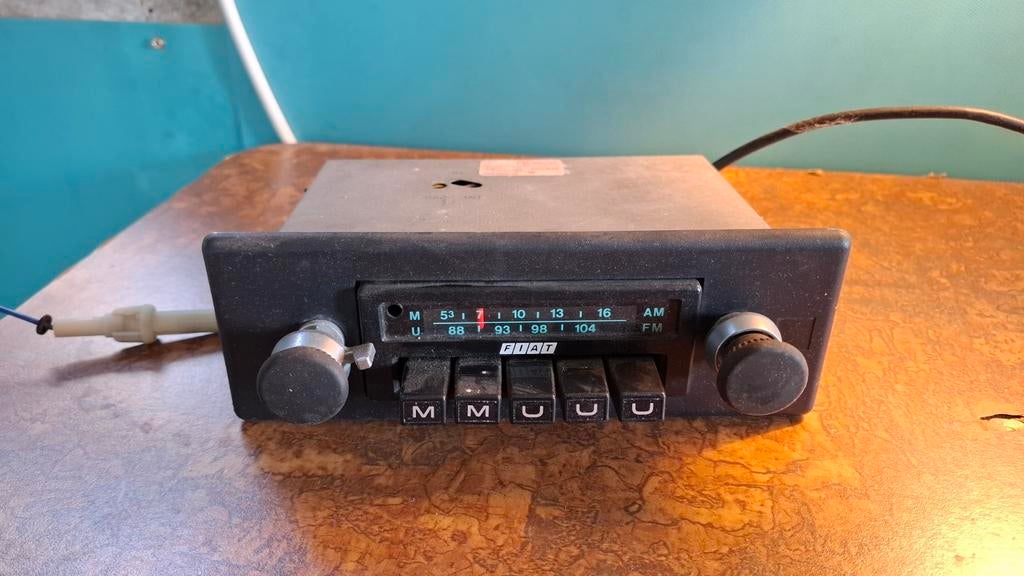 Autoradio Fiat jaren '80, Ophalen