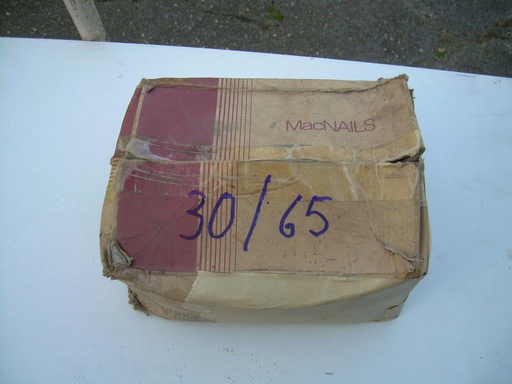 nagels verschillende lengte en dikte, Ophalen, Zo goed als nieuw