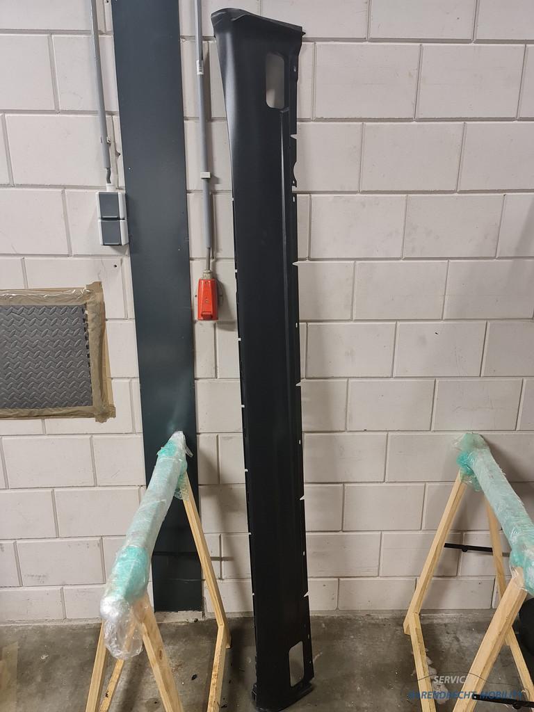 sideskirt Porsche Cayenne 92A 7P5853553 links zwart originee, Gebruikt, Porscheplatz 1
70435  Stuttgart, DE, Porsche, Links