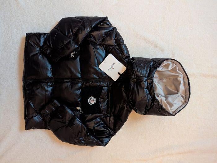 Nieuw Moncler babyjack in blisterverpakking, Moncler, Verzenden, Trui of Vest, Nieuw