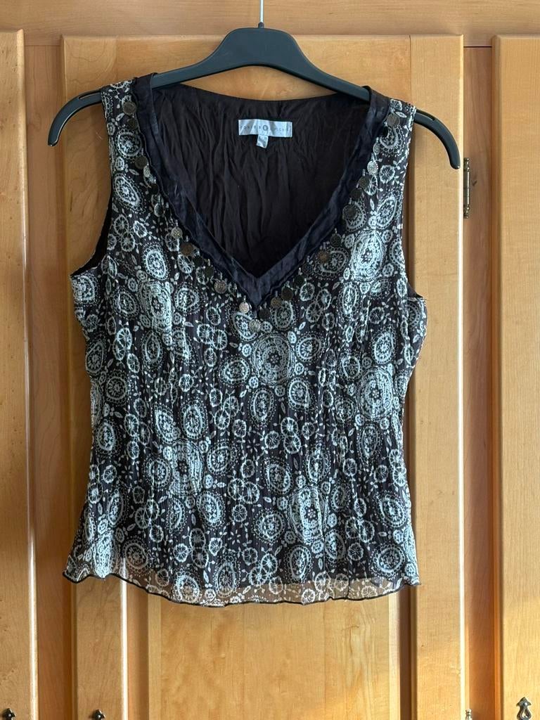 Bruine top met bedeltjes van Rosie’s (M)., Maat 38/40 (M), Bruin, Ophalen of Verzenden, Zo goed als nieuw