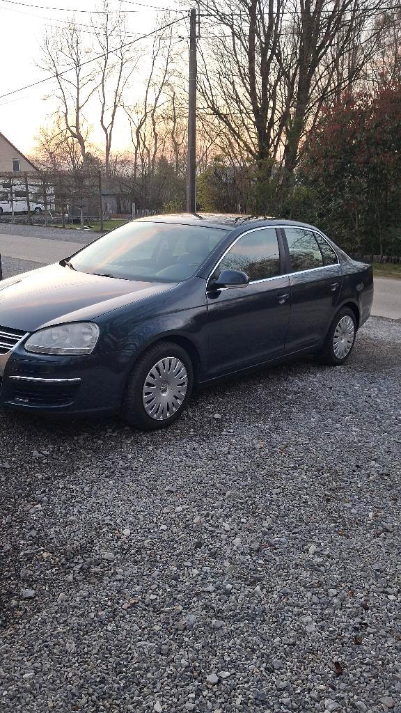 Vw Jetta 1.9 tdi 105 ( golf 5 berline ), Autos, Volkswagen, Particulier, Jetta, Airbags, Air conditionné, Alarme, Ordinateur de bord