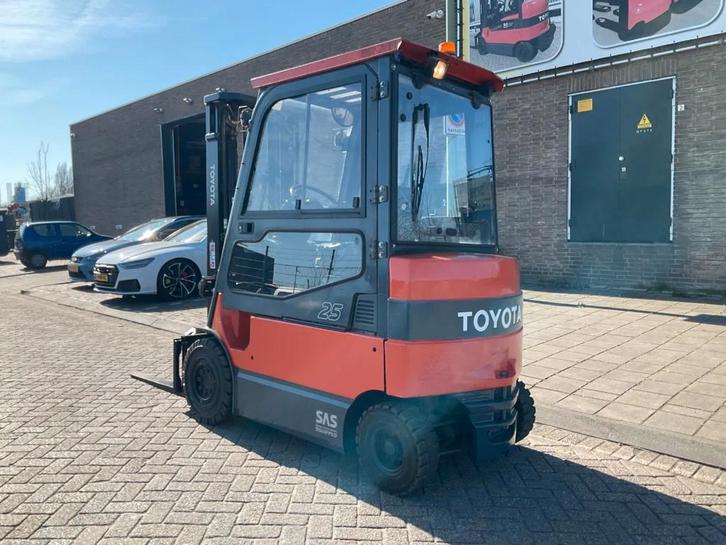 Toyota 7FBMF25 2500KG 5.00METER HEFTRUCK, Articles professionnels, Machines & Construction | Chariots élévateurs & Transport interne