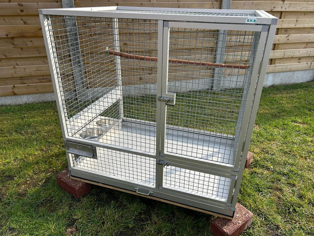 Super nette volière/ pappegaaienkooi, Dieren en Toebehoren, Ophalen, Nieuw, Aluminium, Vogelkooi