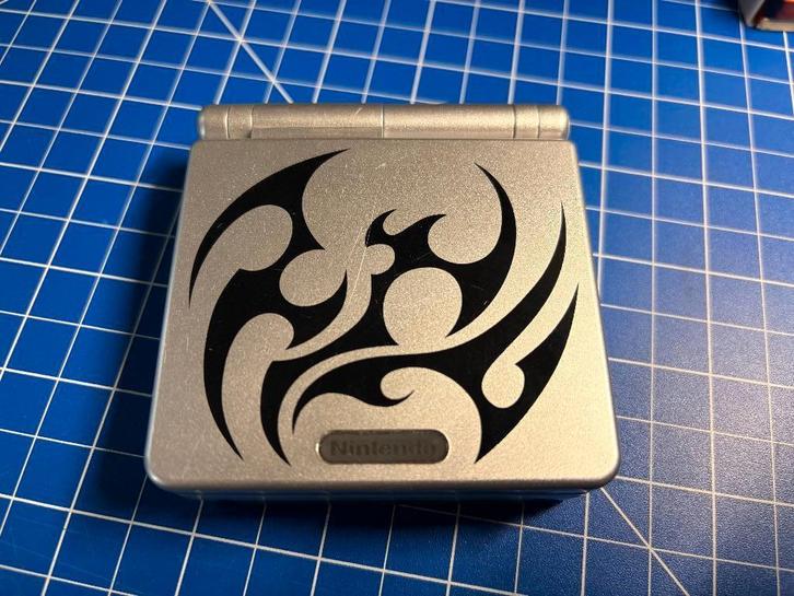 Gameboy Advance SP Tribal + Games, Games en Spelcomputers, Spelcomputers | Nintendo Game Boy, Gebruikt, Game Boy Advance SP, Met games