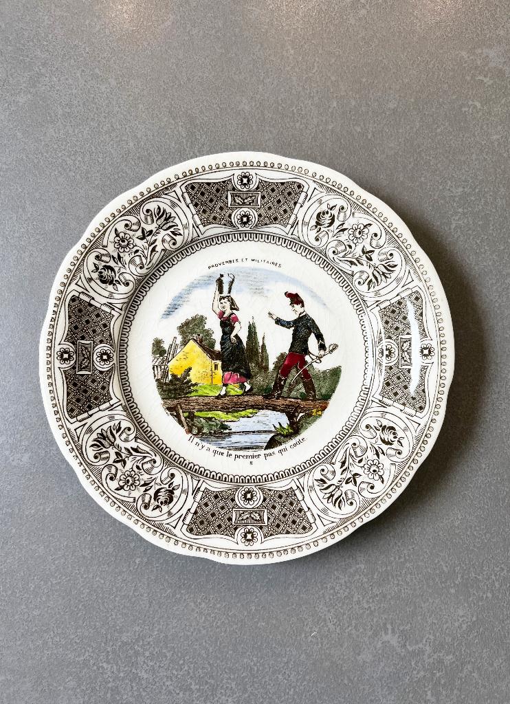 Vintage bord Gien Frankrijk - “Proverbes et militaires”, Ophalen of Verzenden