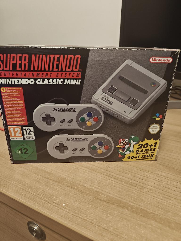 super nintendo classic mini, Games en Spelcomputers, Spelcomputers | Nintendo Super NES, Ophalen, Zo goed als nieuw, Met 2 controllers