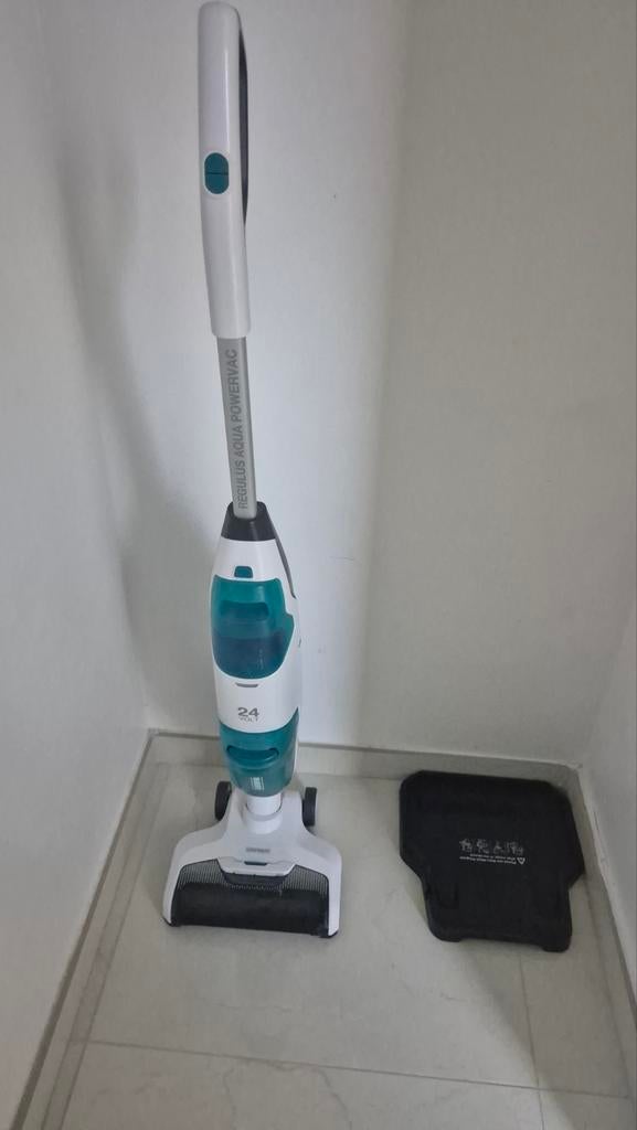 Aspirateur laveur avec un roulot d’échange ( comle neuf )