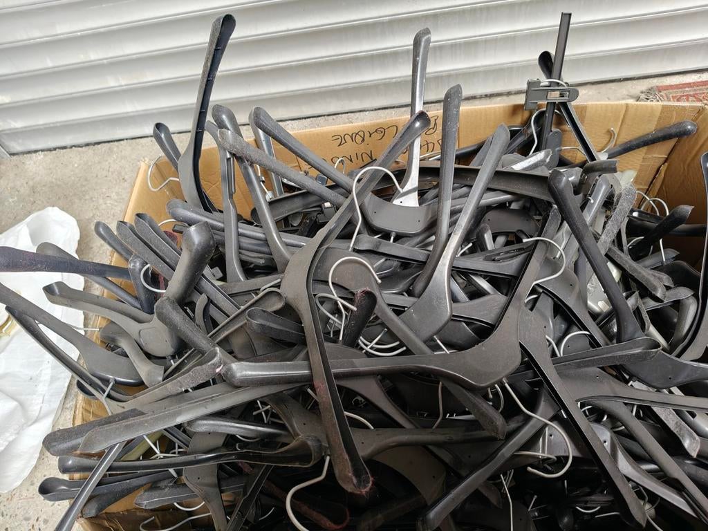 Gratis doors met kapstokken, Enlèvement