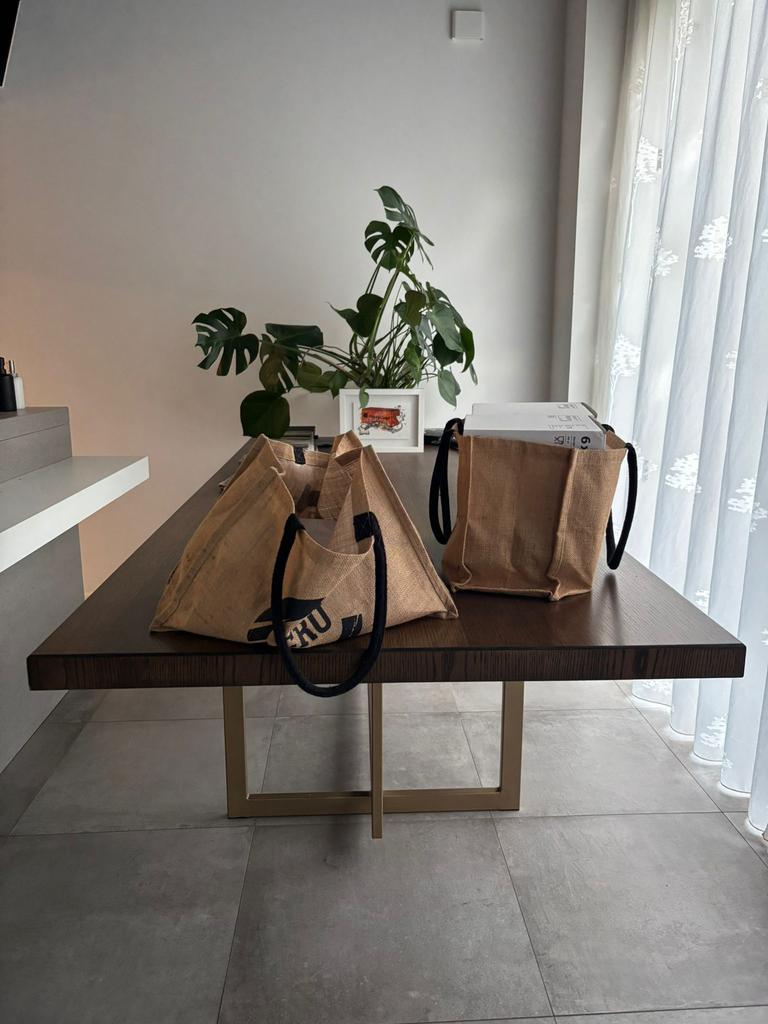 Moderne kwalitatieve houten tafel 2.4m x 1.0m, Ophalen, Zo goed als nieuw