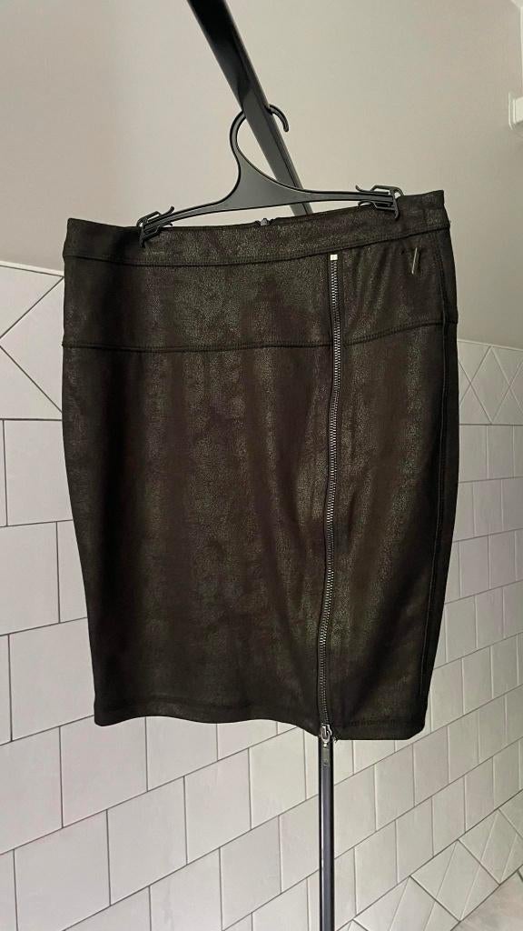 JUPE neuve KAPORAL noir huilé sexy XS, Neuf, Kaporal, Enlèvement ou Envoi, Au-dessus du genou