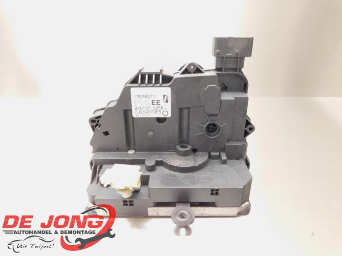 Deurslot Mechaniek 4Deurs links-voor van een Opel Corsa, Auto-onderdelen, Gebruikt, -, -, Opel