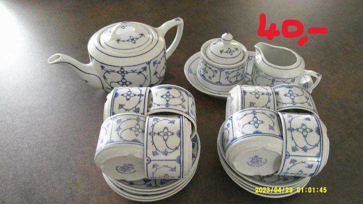 8 kop + schotels, roomstel, thee/koffiepot, Jager saks blau, Huis en Inrichting, Keuken | Servies, Zo goed als nieuw, Kop(pen) en/of Schotel(s)