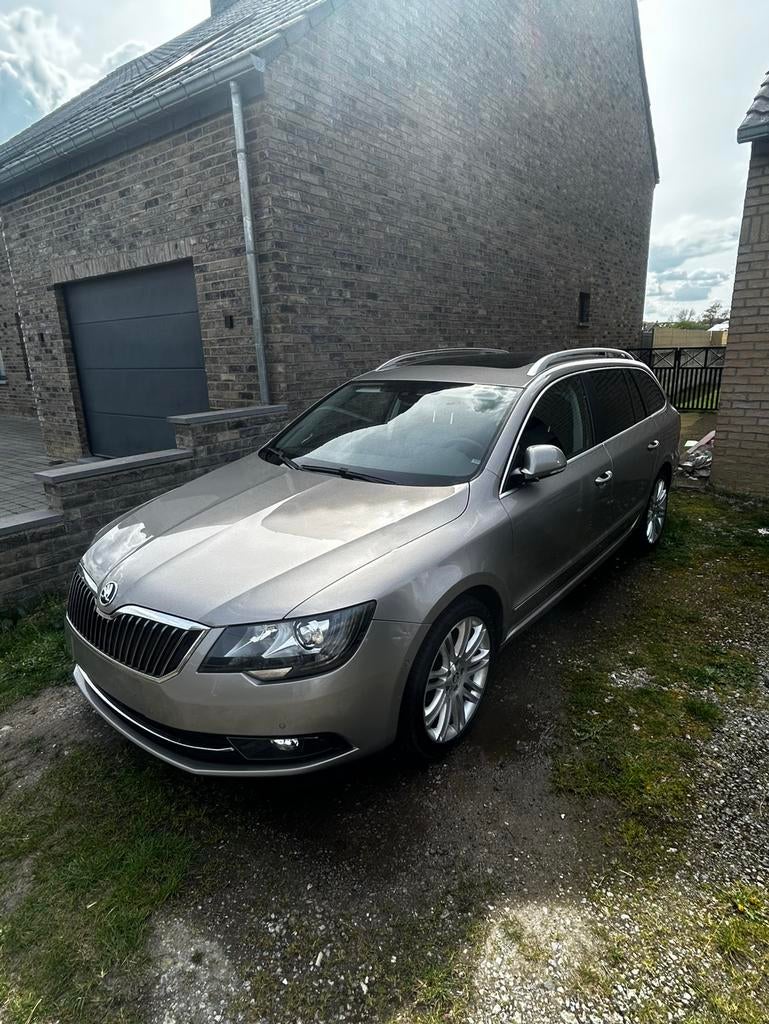 Skoda Superb 1.6 DSG, Auto's, Skoda, Euro 5, Zwart, Leder, 5 deurs