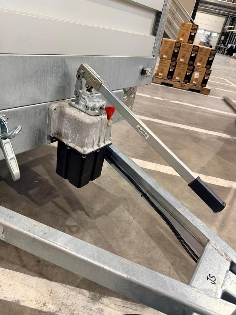 Hydraulische handpomp OMFB PMS 25 (met tank) amper gebruikt, Ophalen, Zo goed als nieuw