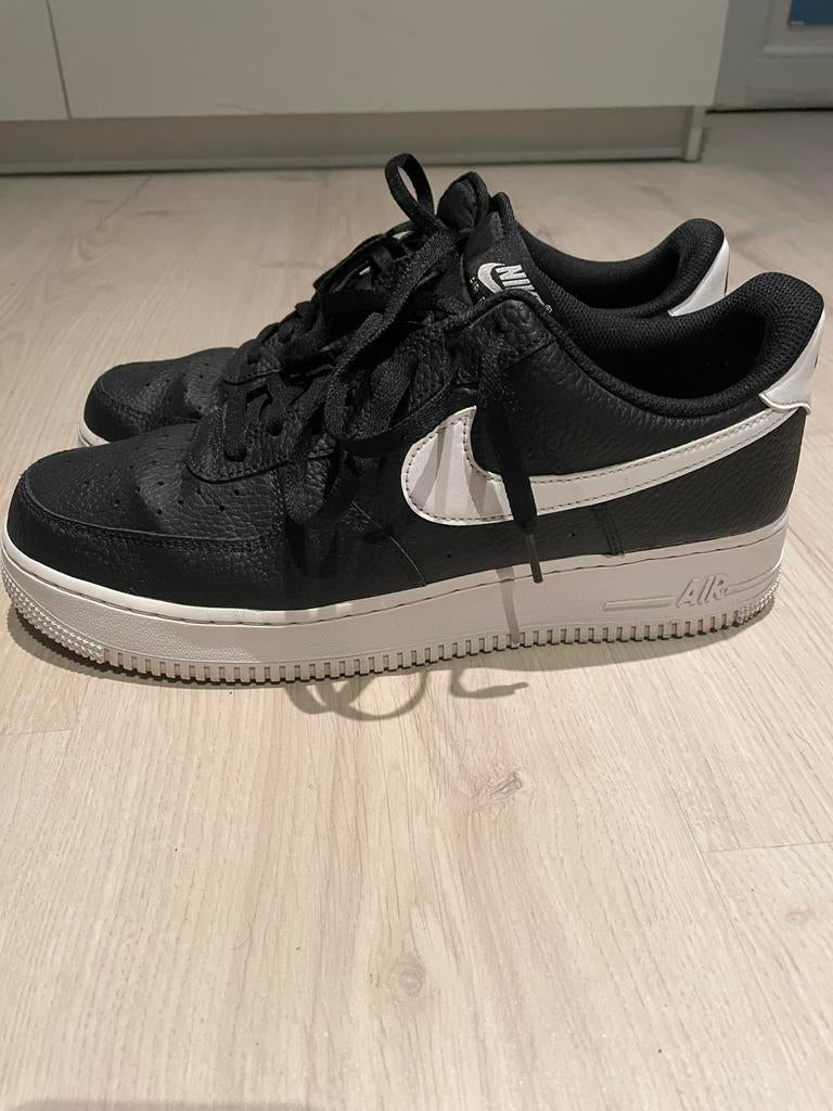 Chaussures nike air force 1’07(44,5) presque comme neuf, Enlèvement ou Envoi, Porté, Baskets, Noir