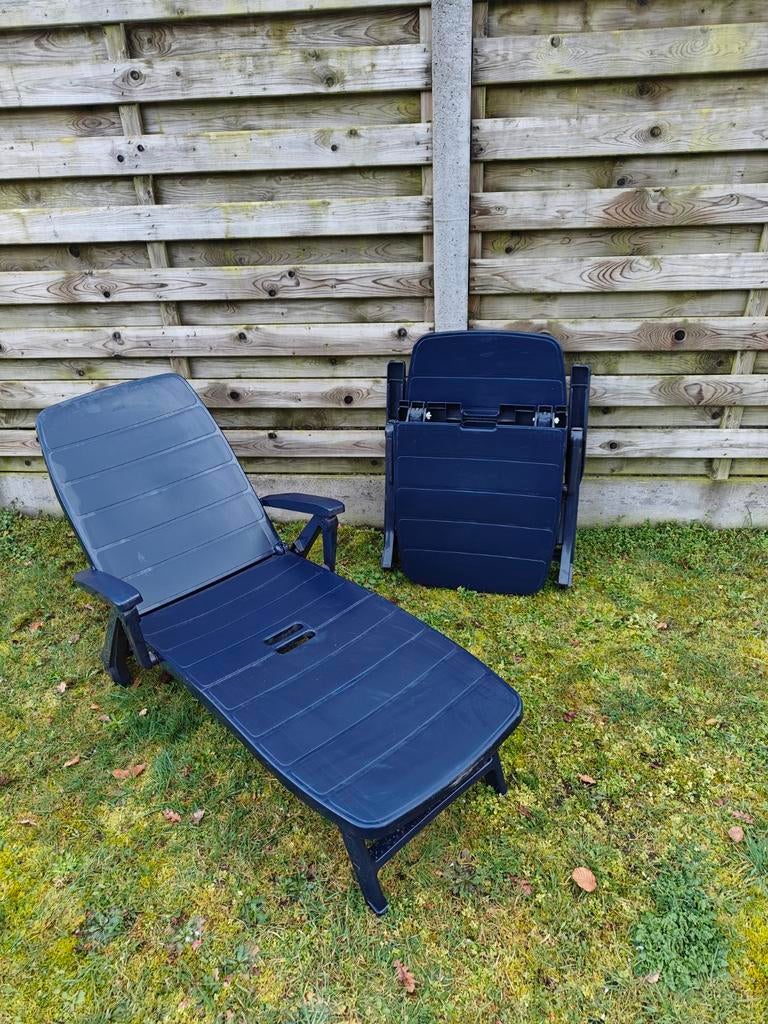 2 blauwe ligstoelen, Jardin & Terrasse, Chaises longues, Enlèvement, Plastique