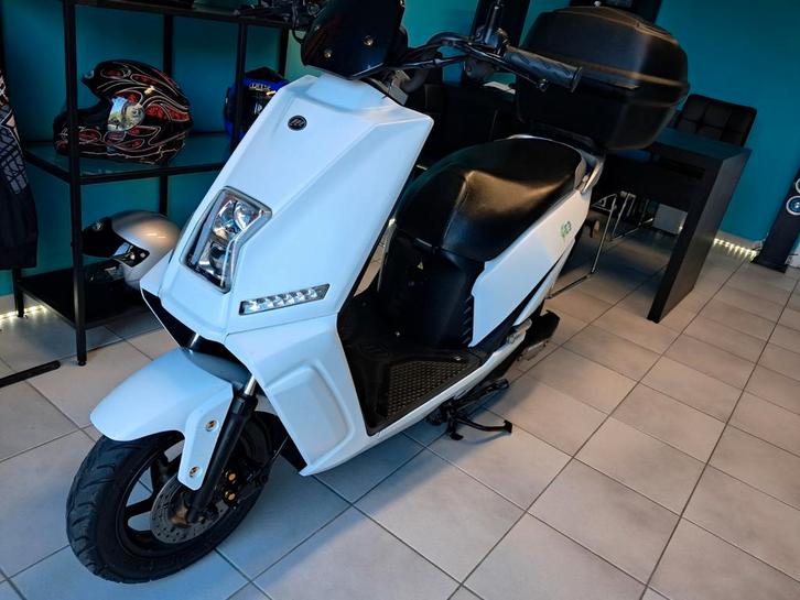 Lifan E3 deluxe A-klasse(Geen Rijbewijs), Fietsen en Brommers, Brommeronderdelen | Scooters, Ophalen