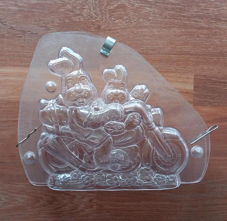 Chocoladevorm Haasjes op Moto, Hobby en Vrije tijd, Taarten en Cupcakes maken, Gebruikt, Bakvorm, Ophalen of Verzenden