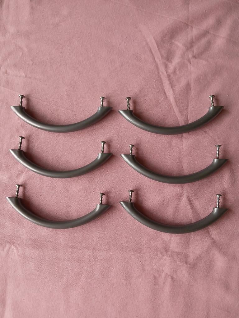 Poignée des meubles., Enlèvement