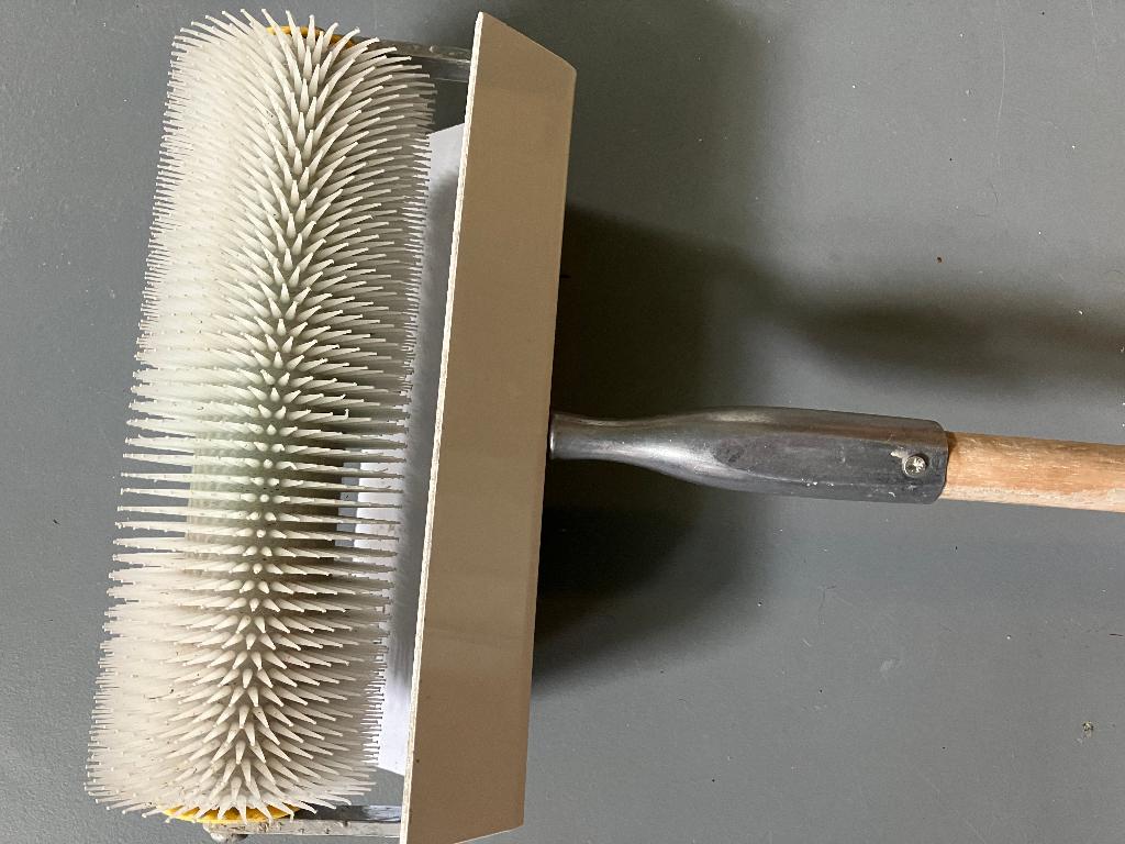 Ontluchtingsrol prikrol voor egalisatie, Ophalen of Verzenden, Zo goed als nieuw