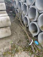 Statues-colonnes - croix en pierre bleue et une croix en fer, Ophalen