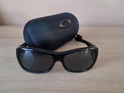 Zonnebril Oakley Flaunt. Nieuw, Handtassen en Accessoires, Zonnebrillen en Brillen | Dames, Nieuw, Zonnebril, Oakley, Zwart, Ophalen of Verzenden