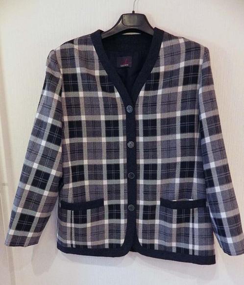 Modieuze Korte Damesvest: M 46, Kleding | Dames, Jasjes, Kostuums en Pakken, Zo goed als nieuw, Jasje, Maat 46/48 (XL) of groter