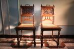 2 antieke stoelen, gesculpteerd en met gevlochten zit, Huis en Inrichting, Stoelen, Riet of Rotan, Twee, Gebruikt, Bruin
