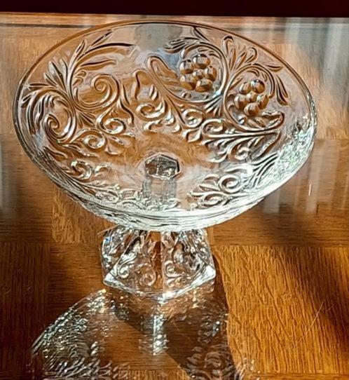 Coupe en cristal sur pied NEUVE, Collections, Porcelaine, Cristal & Couverts, Neuf, Cristal, Enlèvement