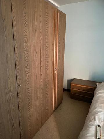 Slaapkamer bed en kleerkast beschikbaar voor biedingen