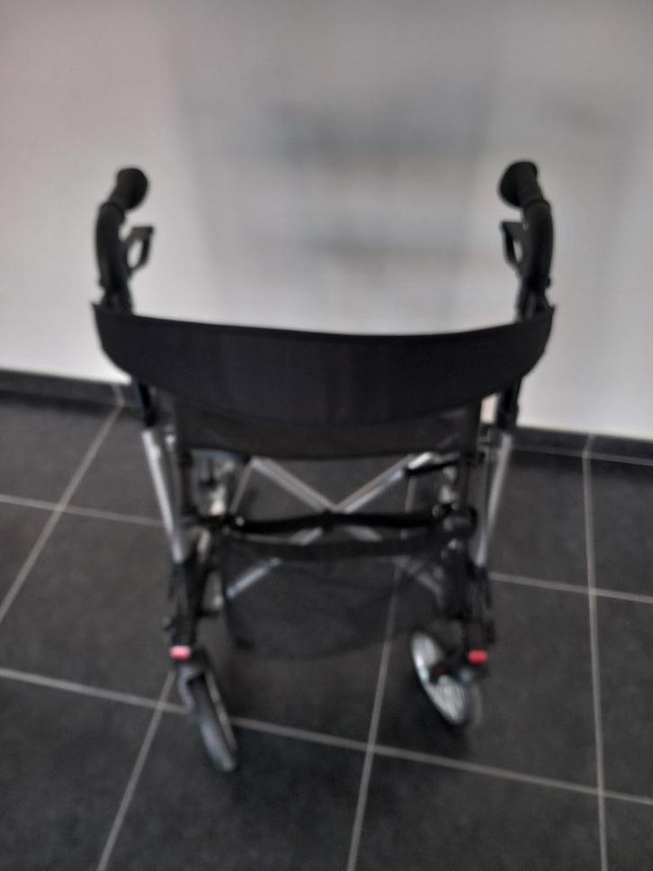 Déambulateur quadri-léger, Divers, Déambulateurs, Comme neuf, Poids léger, Enlèvement ou Envoi